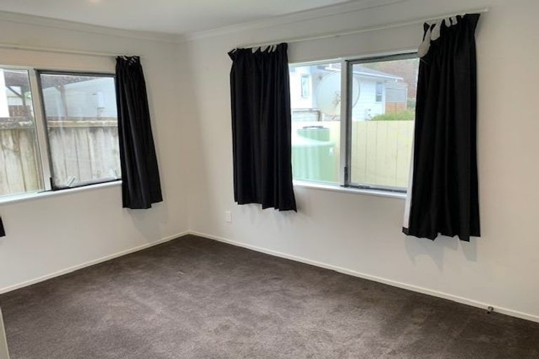 Photo of property in 6 Tacitus Place, Totara Vale, Auckland, 0629