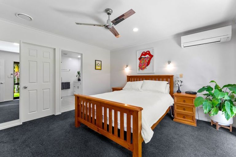 Photo of property in 257 Kaipara Road, Papakura, 2582