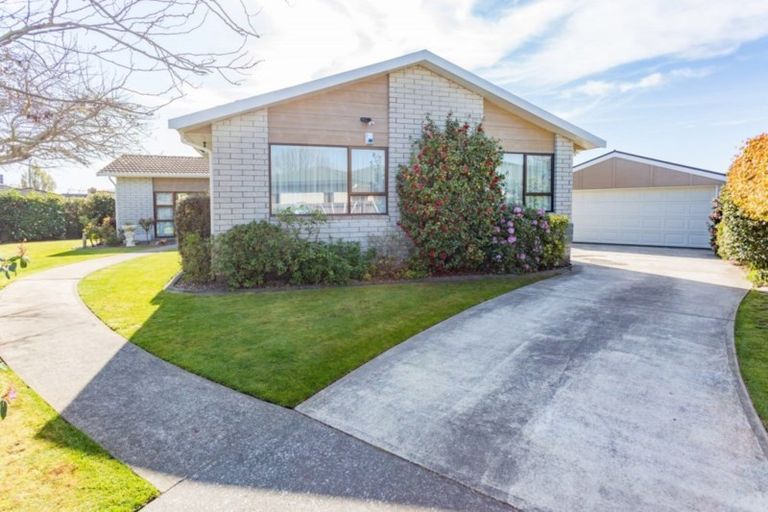 Photo of property in 10 Iona Place, Sockburn, Christchurch, 8042