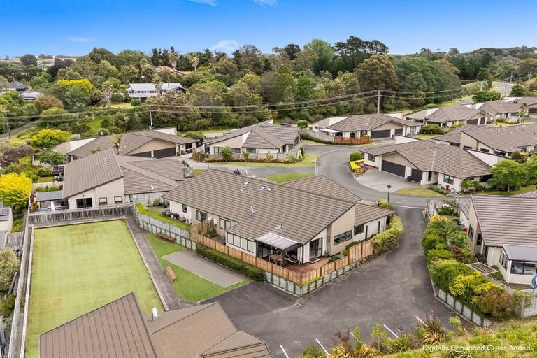 Photo of property in Caversham Park, 2/18 Caversham Road, Westmere, Whanganui, 4501