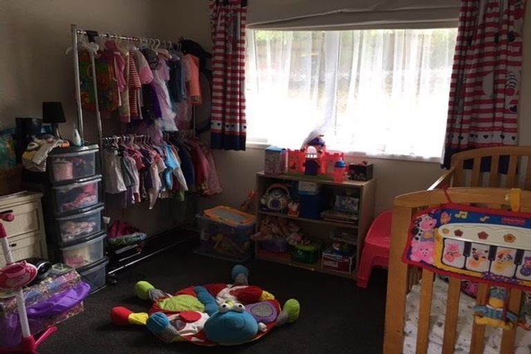 Photo of property in 1/29 Ridgewood Crescent, Birkenhead, Auckland, 0626