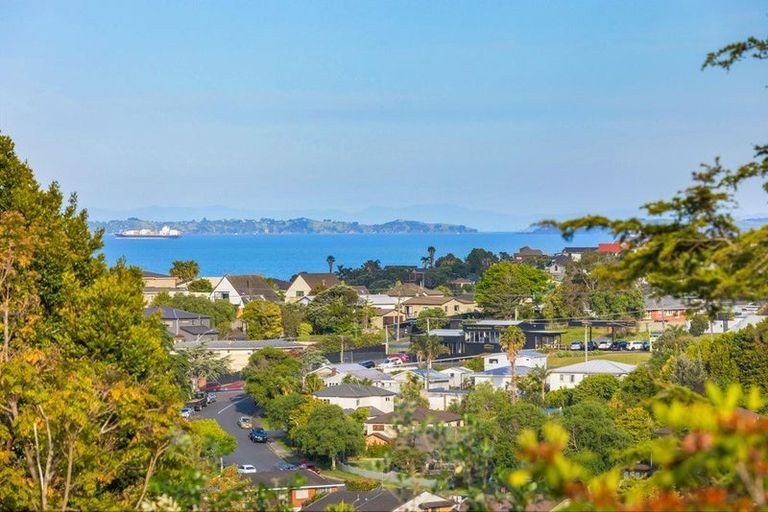 Photo of property in 2/88 Arran Road, Browns Bay, Auckland, 0630