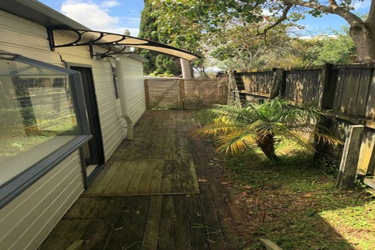 Photo of property in 31 Patts Avenue, Glendene, Auckland, 0602