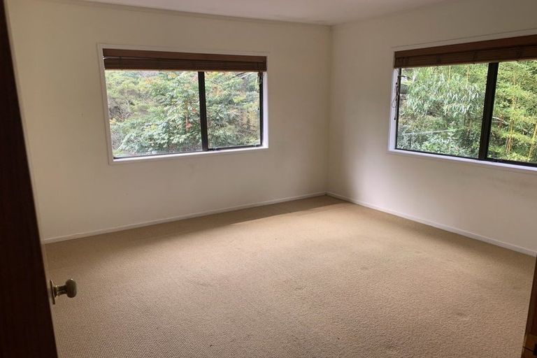 Photo of property in 1/52 Cresta Avenue, Beach Haven, Auckland, 0626