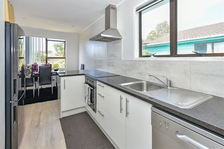 Photo of property in 18 Taitimu Drive, Weymouth, Auckland, 2103