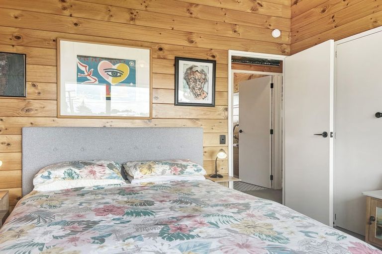 Photo of property in 1a Field Way, Waikanae Beach, Waikanae, 5036