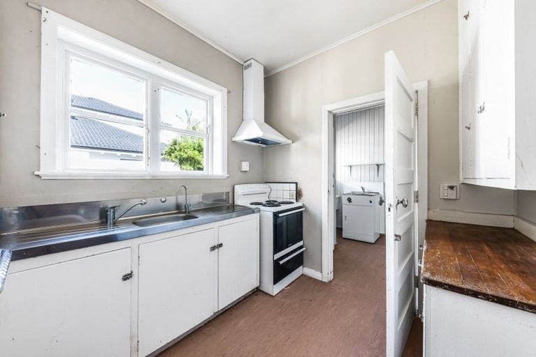 Photo of property in 80 Walmer Road, Point Chevalier, Auckland, 1022