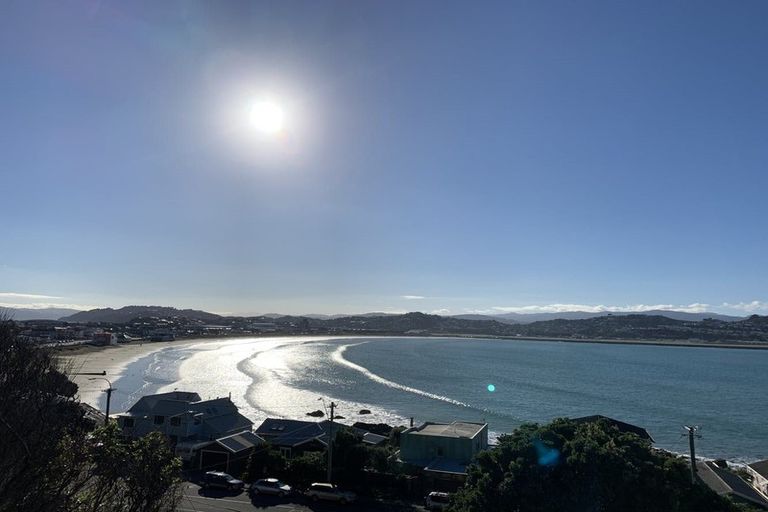 Photo of property in 274 Queens Drive, Lyall Bay, Wellington, 6022