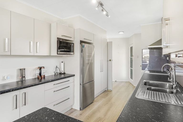 Photo of property in 54 Morrow Avenue, St Andrews, Hamilton, 3200