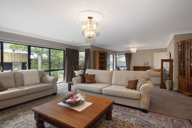 Photo of property in 12 Papawai Grove, Waikanae, 5036