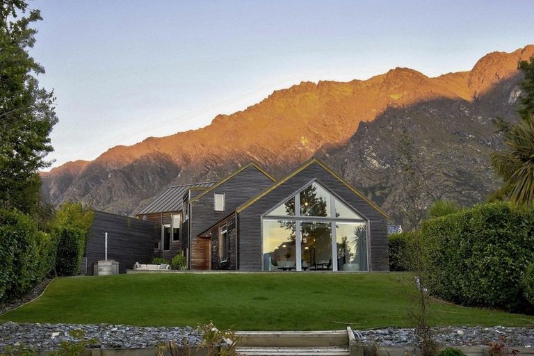 Photo of property in 16 Mckellar Drive, Jacks Point, Queenstown, 9371