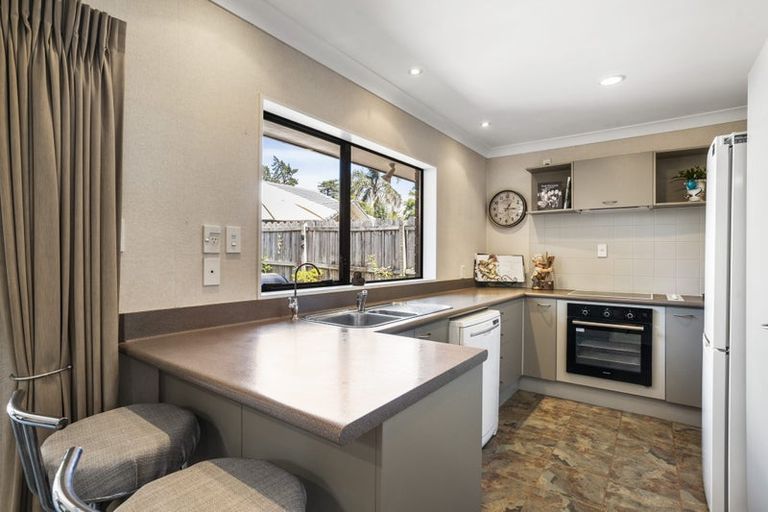 Photo of property in 1/6 Marbeth Court, Botany Downs, Auckland, 2010