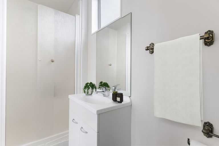 Photo of property in 62 Hutchinsons Road, Bucklands Beach, Auckland, 2014