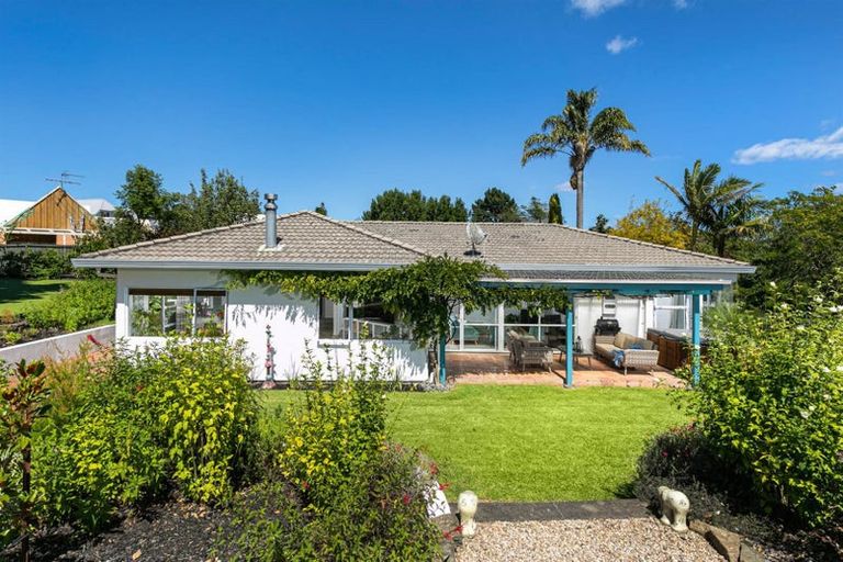 Photo of property in 32 Waipuia Place, Greenhithe, Auckland, 0632