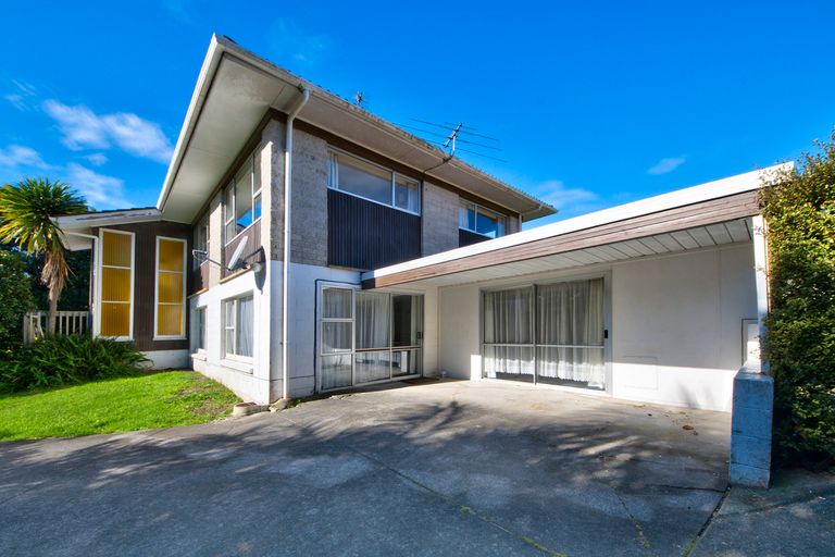 Photo of property in 136 Godley Road, Green Bay, Auckland, 0604