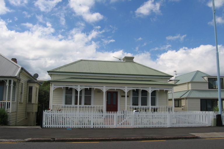 Photo of property in 35 Queens Parade, Devonport, Auckland, 0624