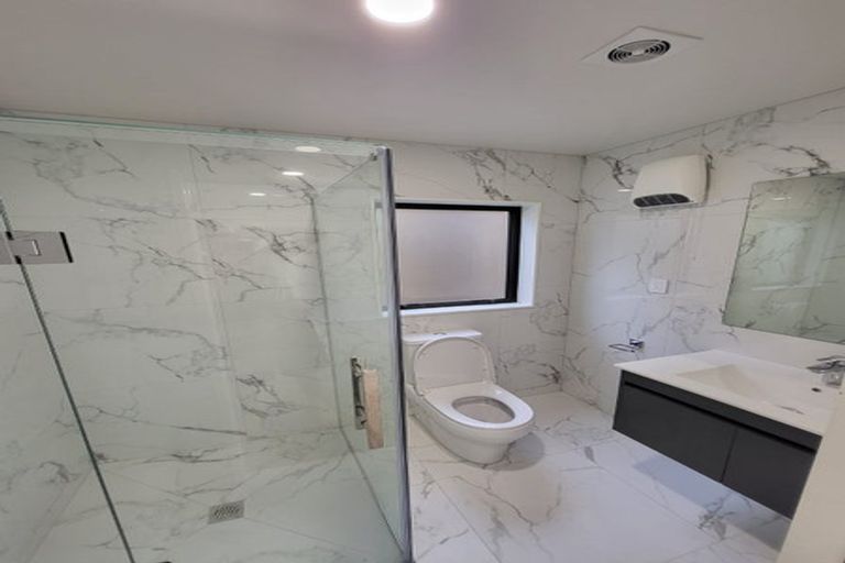 Photo of property in 7 Palmetto Place, Goodwood Heights, Auckland, 2105