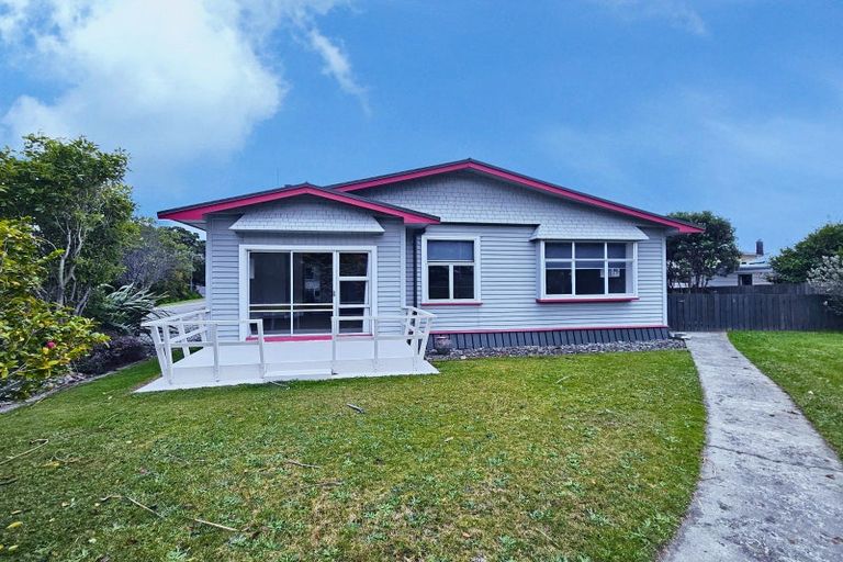 Photo of property in 2 Warburton Street, Karoro, Greymouth, 7805