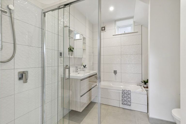 Photo of property in 27 Princess Terrace, Newtown, Wellington, 6021