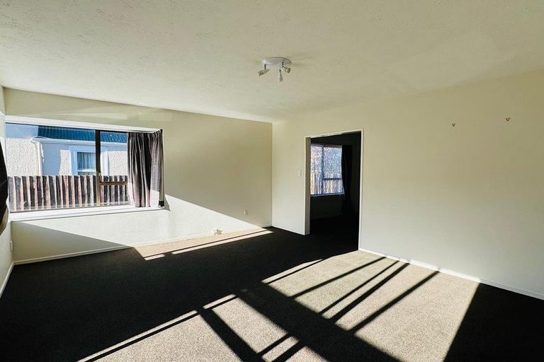 Photo of property in 2/92 North Avon Road, Richmond, Christchurch, 8013