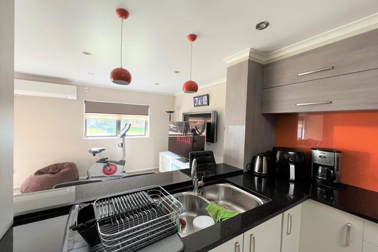 Photo of property in 2 Tir Conaill Avenue, Flat Bush, Auckland, 2019