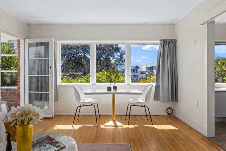 Photo of property in 1/134 Onewa Road, Northcote, Auckland, 0627