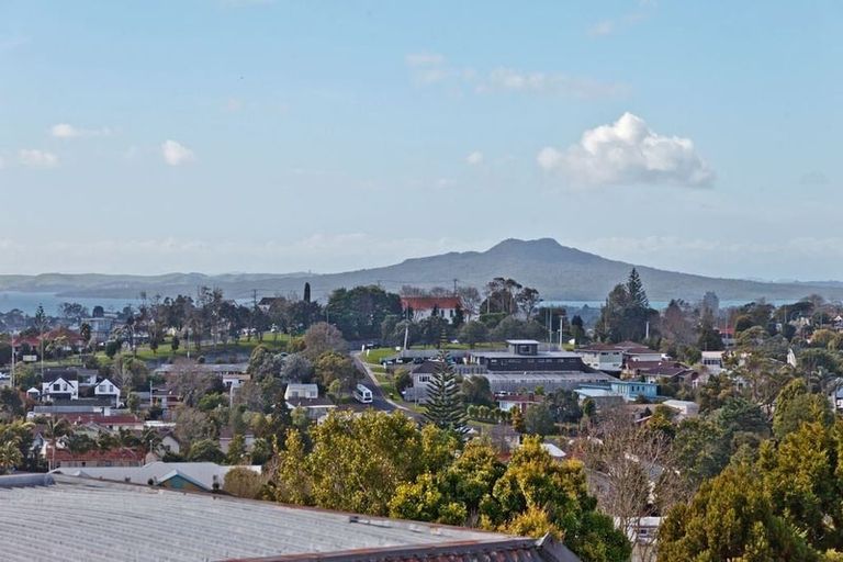 Photo of property in 54 Manuka Road, Glenfield, Auckland, 0629