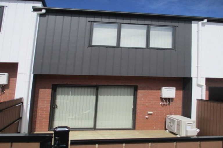 Photo of property in 8 Treeline Lane, Flat Bush, Auckland, 2019