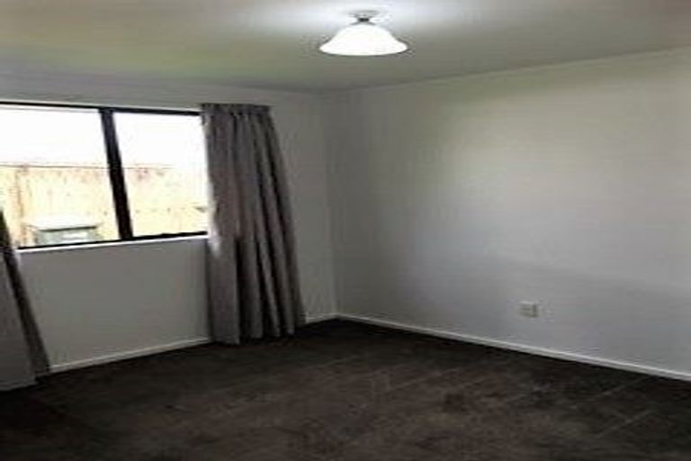 Photo of property in 2/63 Redcrest Avenue, Red Hill, Papakura, 2110
