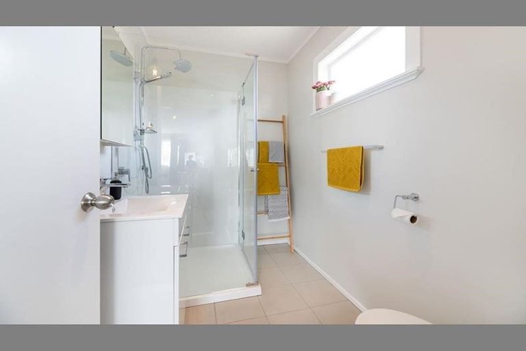 Photo of property in 23a Riserra Drive, Ranui, Auckland, 0612