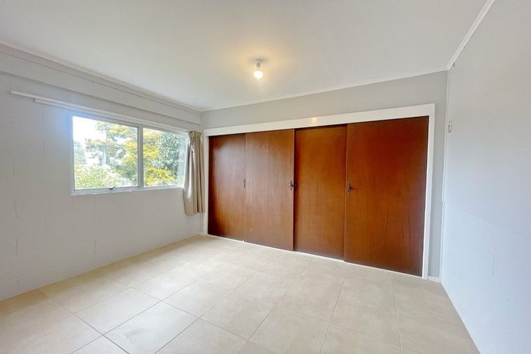 Photo of property in 18 Makepiece Place, Chatswood, Auckland, 0626