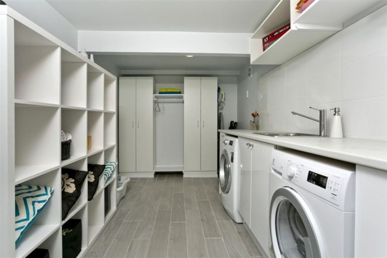 Photo of property in 2 Peter Terrace, Castor Bay, Auckland, 0620