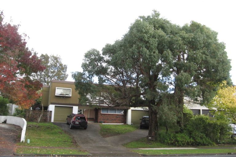 Photo of property in 135 Gossamer Drive, Pakuranga Heights, Auckland, 2010