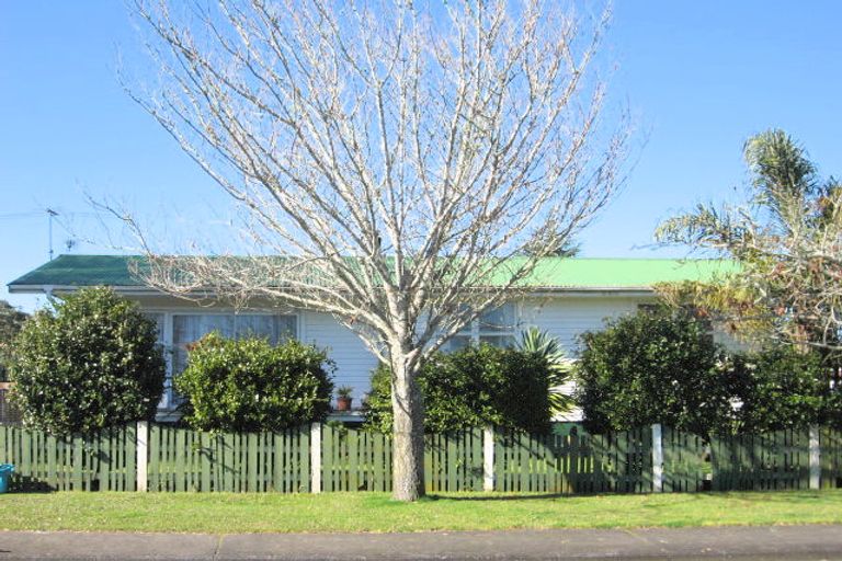 Photo of property in 12 Cargill Street, Papakura, 2110