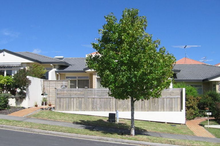 Photo of property in 2/1-5 Gleanor Avenue, Oteha, Auckland, 0632