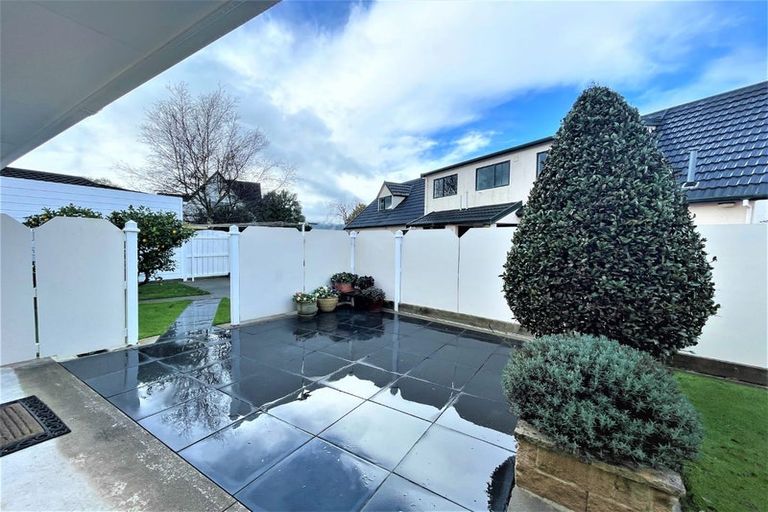 Photo of property in 2 Aitchison Place, Levin, 5510