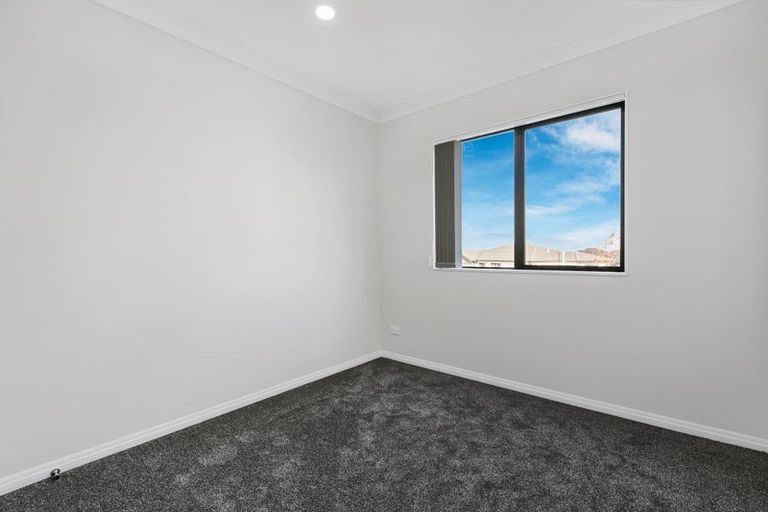 Photo of property in 17 Huahua Crescent, Papakura, 2110