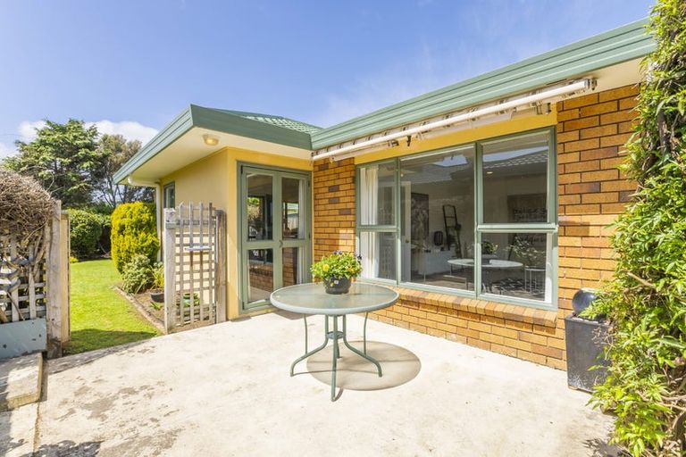 Photo of property in 6 Mistral Place, Paraparaumu Beach, Paraparaumu, 5032