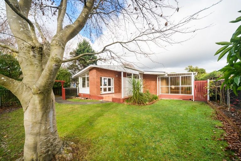 Photo of property in 22 Surrey Crescent, Hokowhitu, Palmerston North, 4410