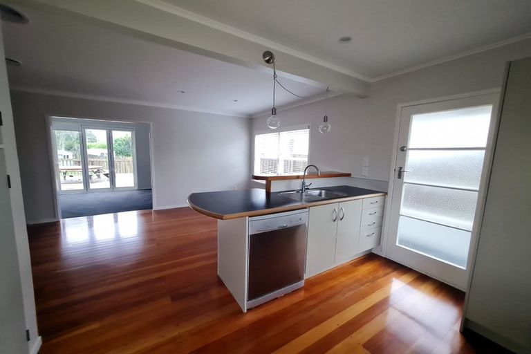 Photo of property in 669 Swanson Road, Swanson, Auckland, 0612