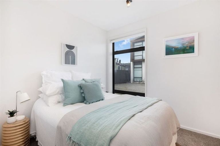Photo of property in 1/149 Onepu Road, Lyall Bay, Wellington, 6022