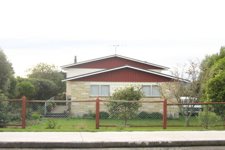 Photo of property in 43 Kaitawa Crescent, Paraparaumu, 5032