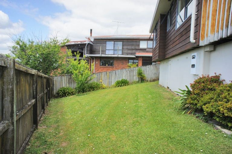 Photo of property in 20 Kells Place, Botany Downs, Auckland, 2010