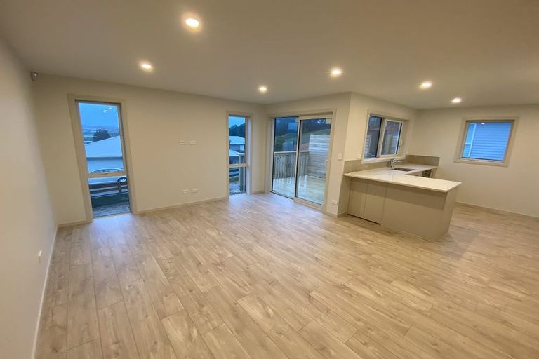 Photo of property in 7 Weka Close, Red Beach, 0932