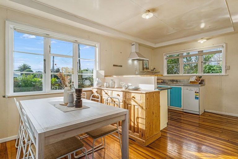 Photo of property in 35 Kiharoa Street, Otaki Beach, Otaki, 5512