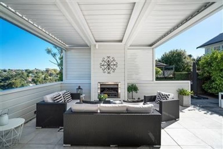 Photo of property in 1/41 Seaview Avenue, Northcote, Auckland, 0627