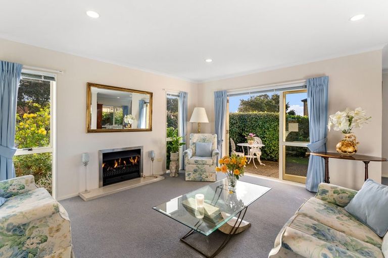 Photo of property in 1 Zara Court, Flat Bush, Auckland, 2016