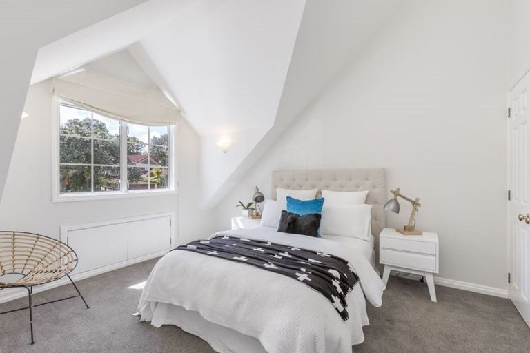 Photo of property in 1/48 Seaton Road, Murrays Bay, Auckland, 0630