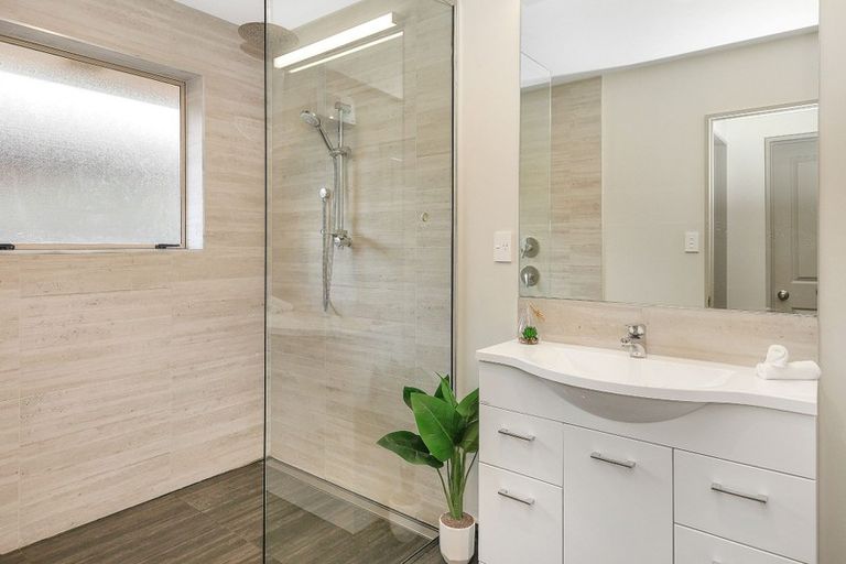 Photo of property in 1 Edgewater Lane, Halswell, Christchurch, 8025