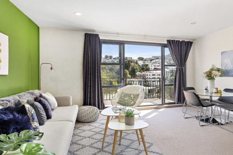 Photo of property in Atrium Towers, 7j/154 The Terrace, Wellington Central, Wellington, 6011